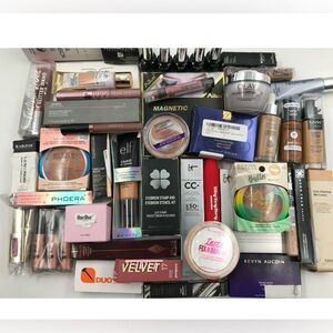 Makeup Mystery Box – 5 Full-Size Items + Makeup Bag